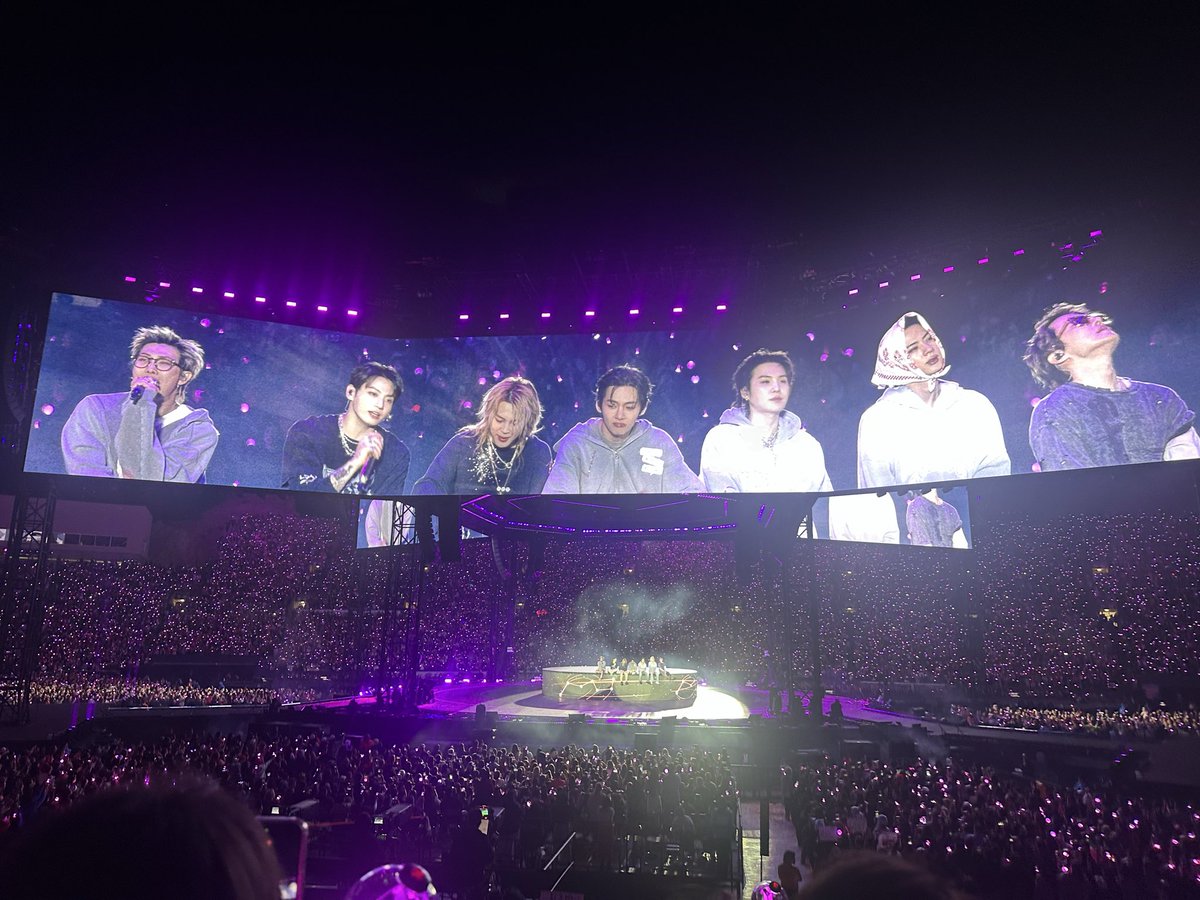 Daph_melody's tweet photo. BTS was everything I imagined and more. Seeing them in my home town was something out of a dream. 💜 https://t.co/0TDbfZlt7S