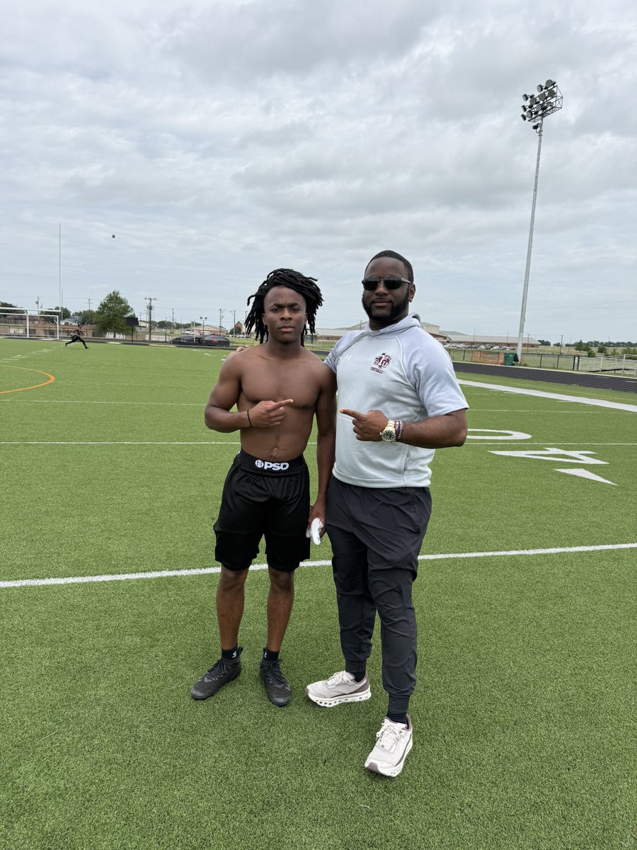 WATERSKRISSHAUN's tweet photo. Blessed to have @Coach_JW3 from @TSUFootball come out to my school today to see me compete and put in work. Truly thankful for the opportunity and the great conversation. All glory to God — staying humble, staying focused on my craft, and trusting the process every step of the way. 

#FAST 

@castillo_ac