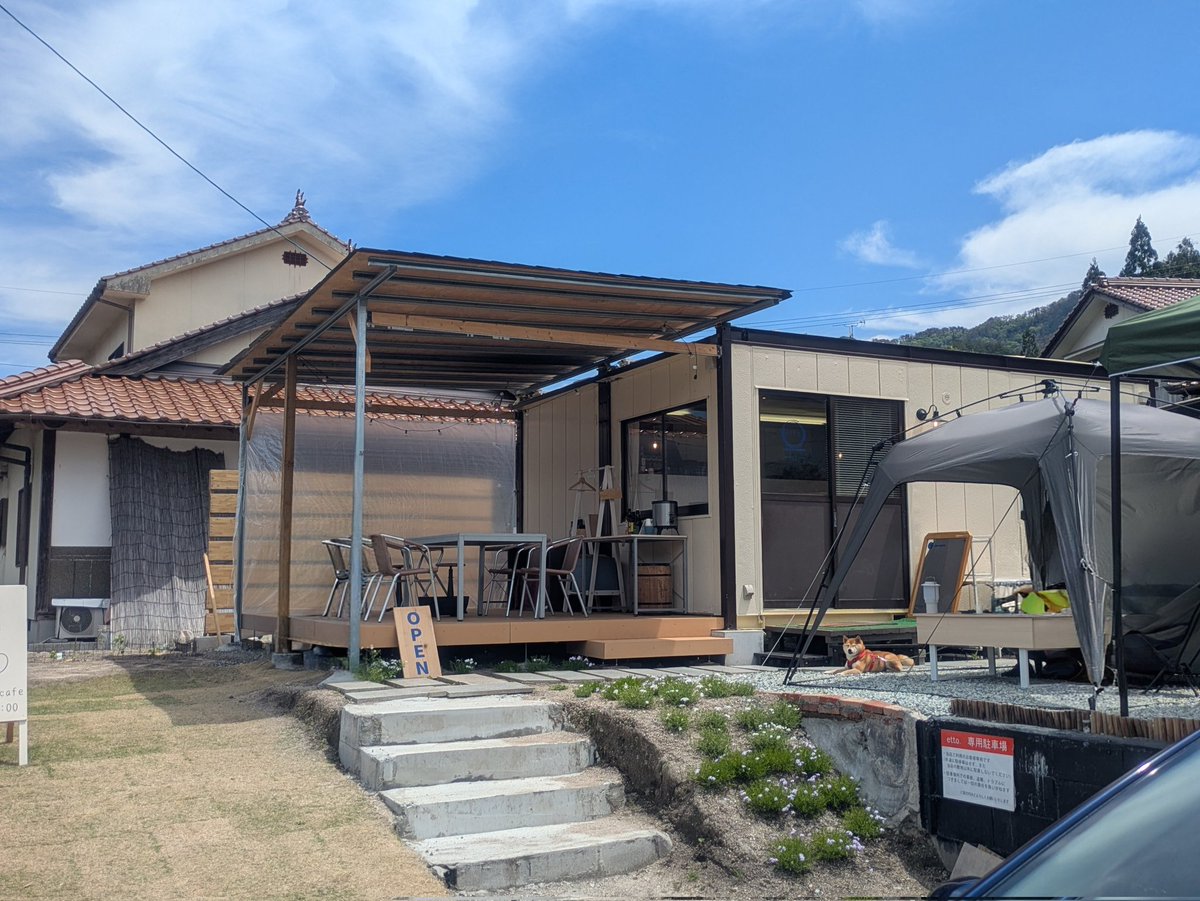 Gingitsune29's tweet photo. 予約いっぱいやら臨時休業、定休日で、なかなかたどり着けなかったガレットに新店喫茶のetto.さんで巡り会えました。
自家製くんせいベーコンとチーズとじゃがいもガレットをいただきました。
めっちゃ美味しかった✨

#Pixel8a #グルメ #キリトリノセカイ #etto #ガレット https://t.co/GSjVU2ei3F