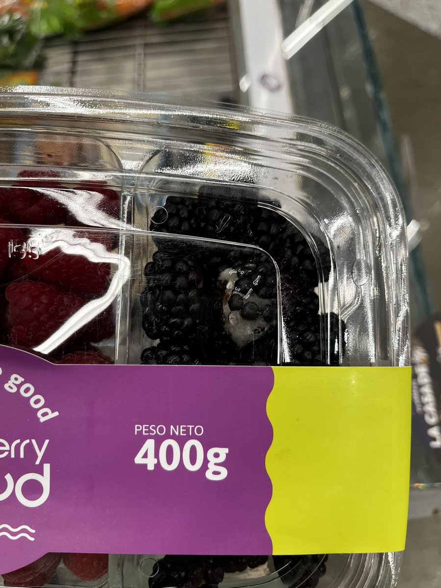 rrenydavid's tweet image. Hoy en el Supermaxi me quedé sin mi trío de frutas favoritas, por qué aparte de ser la última encontré una de las frutas con moho :( 
Tengan más cuidado con eso @SupermaxiEcu  @CorpFavoritaEc #supermaxi #megamaxi #ecuador