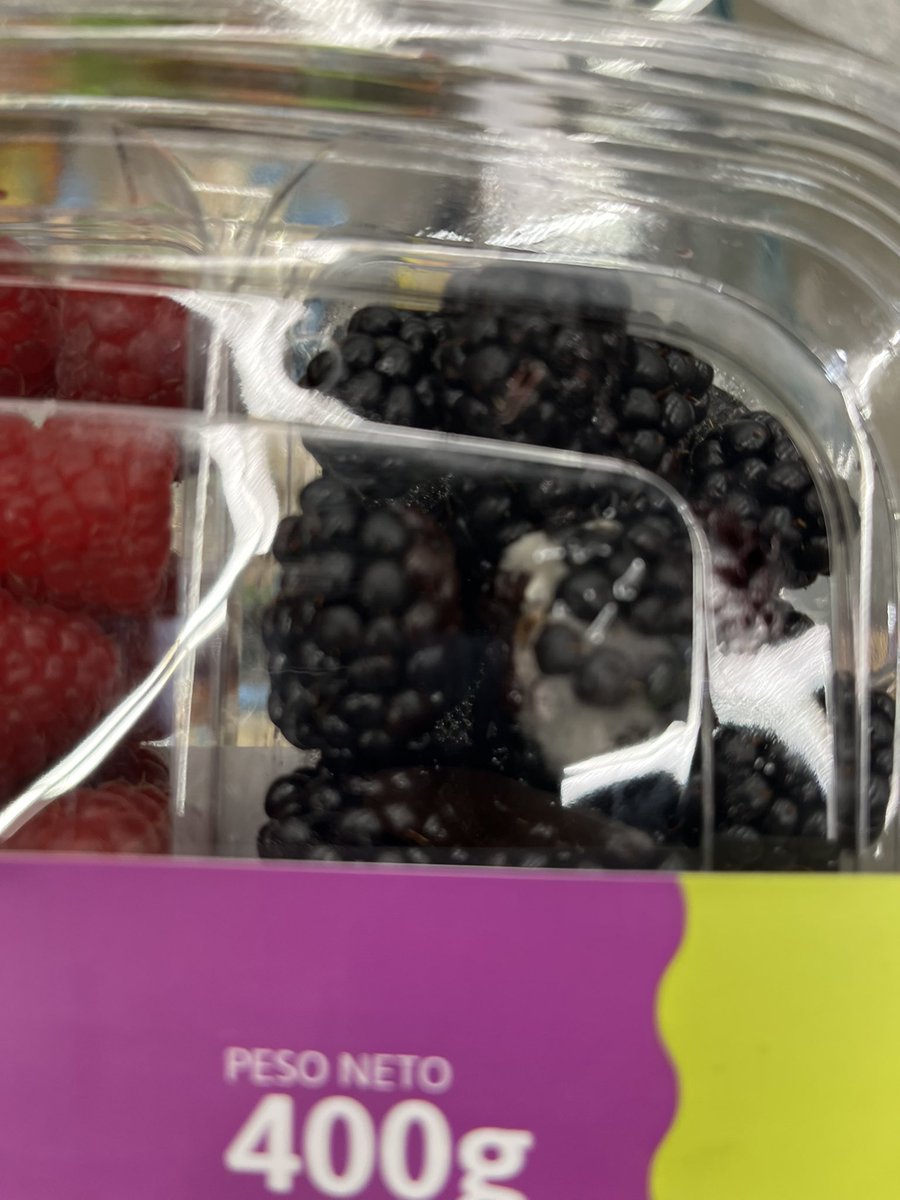 rrenydavid's tweet image. Hoy en el Supermaxi me quedé sin mi trío de frutas favoritas, por qué aparte de ser la última encontré una de las frutas con moho :( 
Tengan más cuidado con eso @SupermaxiEcu  @CorpFavoritaEc #supermaxi #megamaxi #ecuador