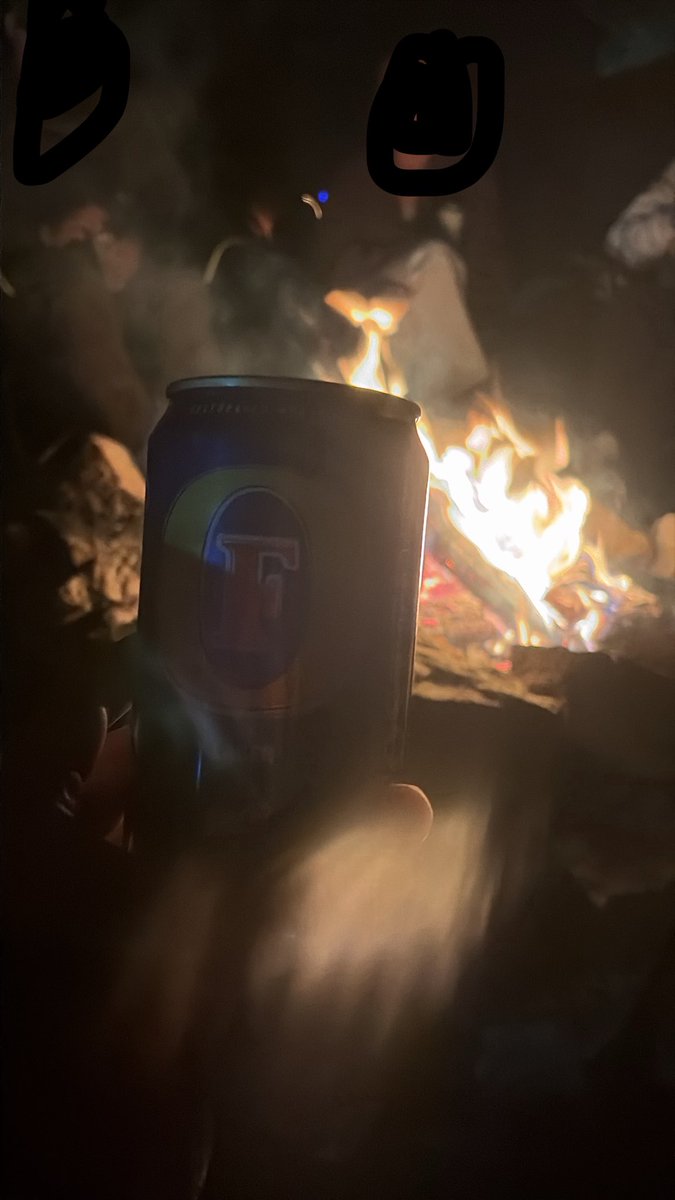 WillixMcGuire47's tweet image. It’s Australian for beer #fosters #nails