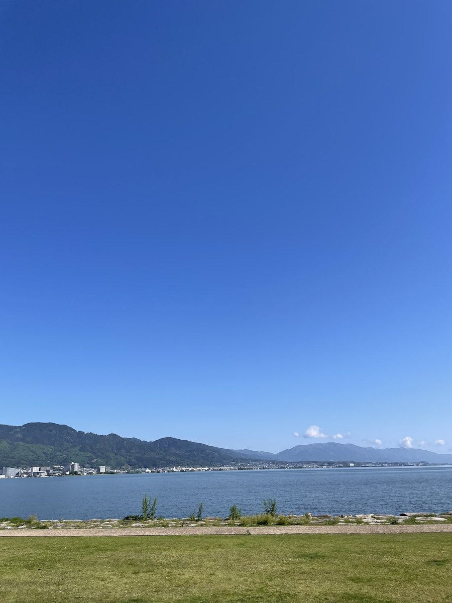 shigalyman's tweet photo. GW最終日。
琵琶湖���歩のあと
コパイロットと一緒にプレゼン資料つくり

テーマはテレビCMの期待効果と実際効果

なぜか会社ではテレビCMが特別視されるが、自分自身はテレビを見ない事が多い。 https://t.co/wVjzaXRaIV