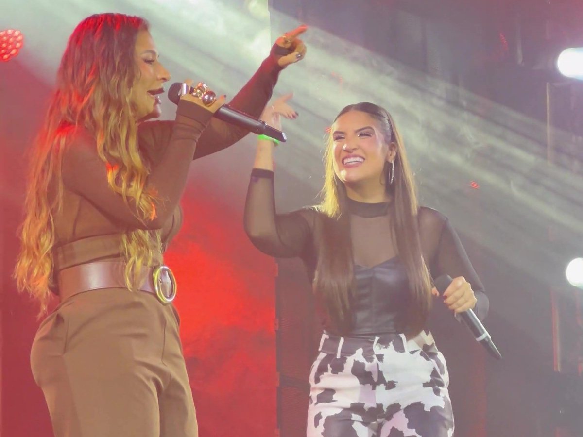 'Sempre fui fã, minha inspiração': cantora regional pede chance na plateia e é convidada para cantar com Simone Mendes no palco #g1RS glo.bo/7bdi8gt