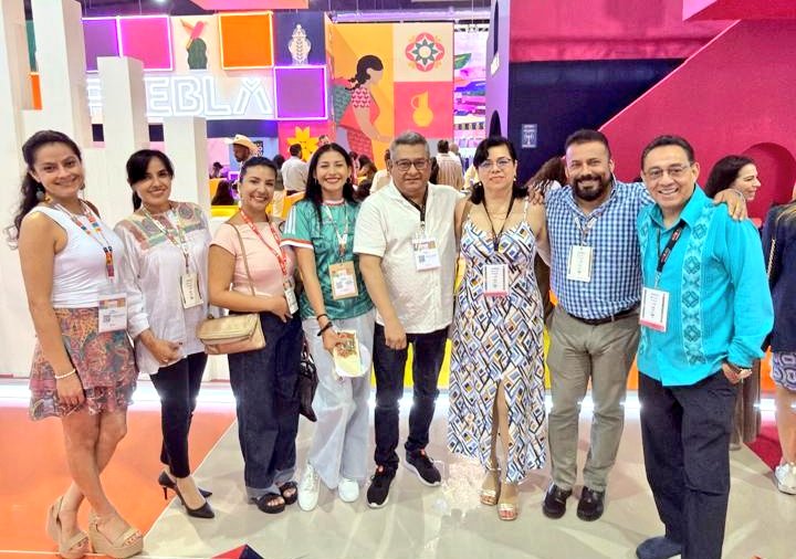 NexosTuristicos's tweet photo. SEVEN TOURS MÉXICO MARCA PRESENCIA EN EL 50° ANIVERSARIO DEL TIANGUIS TURÍSTICO DE MÉXICO 

Seven Tours México estuvo presente en el 50º aniversario del Tianguis Turístico de Acapulco, un espacio clave para fortalecer vínculos con sus principales socios comerciales a través de reuniones estratégicas y entrevistas.

"Nuestra esencia es la colaboración y el compromiso permanente de brindar un servicio de excelencia a clientes en el extranjero. Hoy consolidamos alianzas con Altanueva París y con mayoristas de Centro y Sudamérica y Asia, respaldados por estándares de calidad y profesionalismo que nos distinguen", resaltaron Víctor Manuel Enríquez y Rosa Isela Estrada, directores generales de Seven Tours México, quienes estuvieron acompañados de sus equipo de colaboradores y directores de áreas.

En esta edición, Seven Tours México formó parte de AMAV Ciudad de México y Conexstur, y trabajaron de la mano con la Secretaría de Turismo de la Ciudad de México, con la Secretaría de Turismo Federal, así como con los estados de Jalisco, Hidalgo, Guanajuato, Chiapas y el Caribe Mexicano. "Juntos desarrollamos nuevos productos turísticos que impulsan la proyección y competitividad de México en el mercado internacional", comentó Víctor Enríquez.

Adicionalmente ambos directivos resaltaron: "Siempre es un gusto saludar y reencontrarnos con nuestros socios comerciales y amigos de todo el interior de la República, quienes son parte fundamental de este esfuerzo conjunto".

@Sevents_MX #SevenToursMexico @TianguisTurisMX @AMAVCDMX @SECTUR_mx @turismocdmx #Conexstur @Secturjal @turismogobgente @SECTURHidalgo @visitacaribemex @Sectur_Chiapas @angeldelturismo