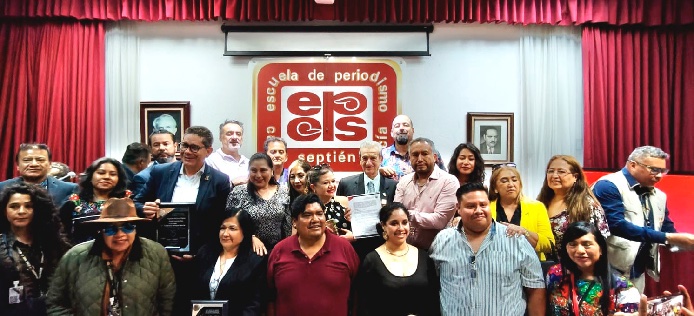 comunicatedigit's tweet photo. Establece ASPEC, CONAPE y la Escuela de Periodismo «Carlos Septién» alianza para mejoras del gremio periodístico de Puebla https://t.co/jczAzN8FPM @ASPEC_AC @COPEM_P @ricarje @marcofierro14 @rgloyola @vparedes11 https://t.co/On4keDSh3x
