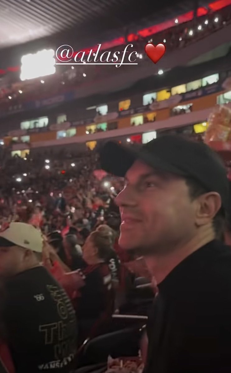No conforme con ser el capitán que guió nuestra salvación el Clausura 2013 y el técnico que debutó a la cantera que nos hizo campeones: hoy es un hincha más, es uno de nosotros.

Hay amores que matan, pero el tuyo me hace vivir. 

Grande, nuestro eterno capitán Cufré 🔴⚫️