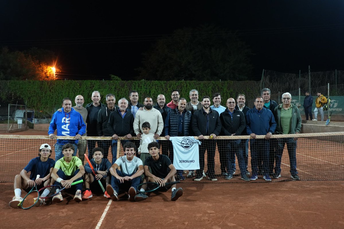 amolinalarioja's tweet photo. Hoy ILUMINAMOS 6 canchas del LAWN TENNIS CLUB, un espacio de deporte, formación y crecimiento COLECTIVO en nuestra ciudad.

Trabajamos en EQUIPO con la provincia y EDELAR para concretar las necesidades de todos los alumnos y profesores que día a día se forman acá.

👇🏻 https://t.co/GHLK52Dodk