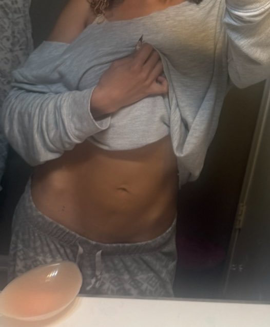 mymelkwiki's tweet photo. 105 lbs march 9th vs 112 may 5th 
I wanna reach 100 so badly https://t.co/yommetJQZa