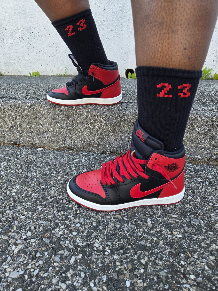 trudyspeaks's tweet photo. AJ1 week for me
👟: Air Jordan 1 High 85 'Bred'
.
#inmyjs #jordandepot #jumpman23 #airjordanretros #aj1squad #jordan1squad #mjmondays #checksoverstripes #SNKRSKICKCHECK #snkrsliveheatingup https://t.co/B6z8i3EK2l