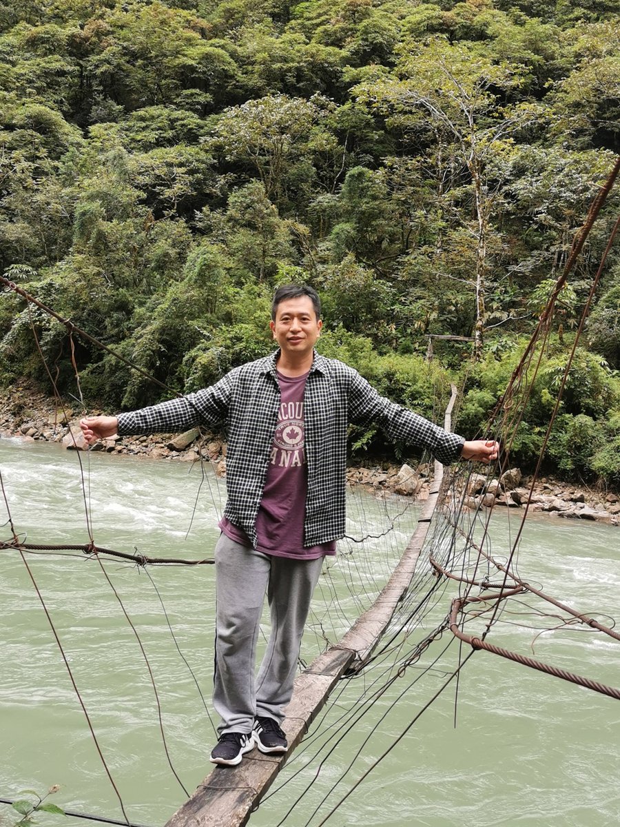 ChinaInPerson's tweet photo. Duan Aisong (段爱松) is a top #Chinese author. He’s won numerous prestigious prizes incl. the #China Literature Good #Book Award &amp; the Bing Xin Prose Award. His latest book The Shining Stars (���亮的星河) follows the Dulong ethnic minority as they battle to escape poverty.
Pic: GT https://t.co/OMbM9s5W12