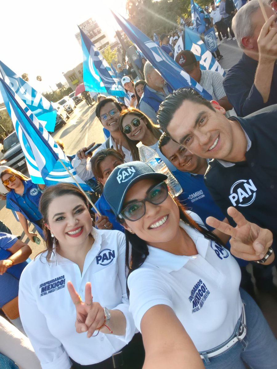 VeroRdzSLP's tweet photo. ¡Es tiempo de la ciudadanía! 🇲🇽 En unidad con nuestro Presidente @JorgeRoHe hoy caminamos por las calles de Coahuila con un mensaje claro: #AhoraTeTocaATí 

Abrimos el partido al 100% para que las y los mexicanos de a pie tomen las riendas. No queremos espectadores, queremos ciudadanos liderando el cambio en su colonia y su estado. ¡@AccionNacional es hoy tu herramienta para defender a México! 🇲🇽💪🏼