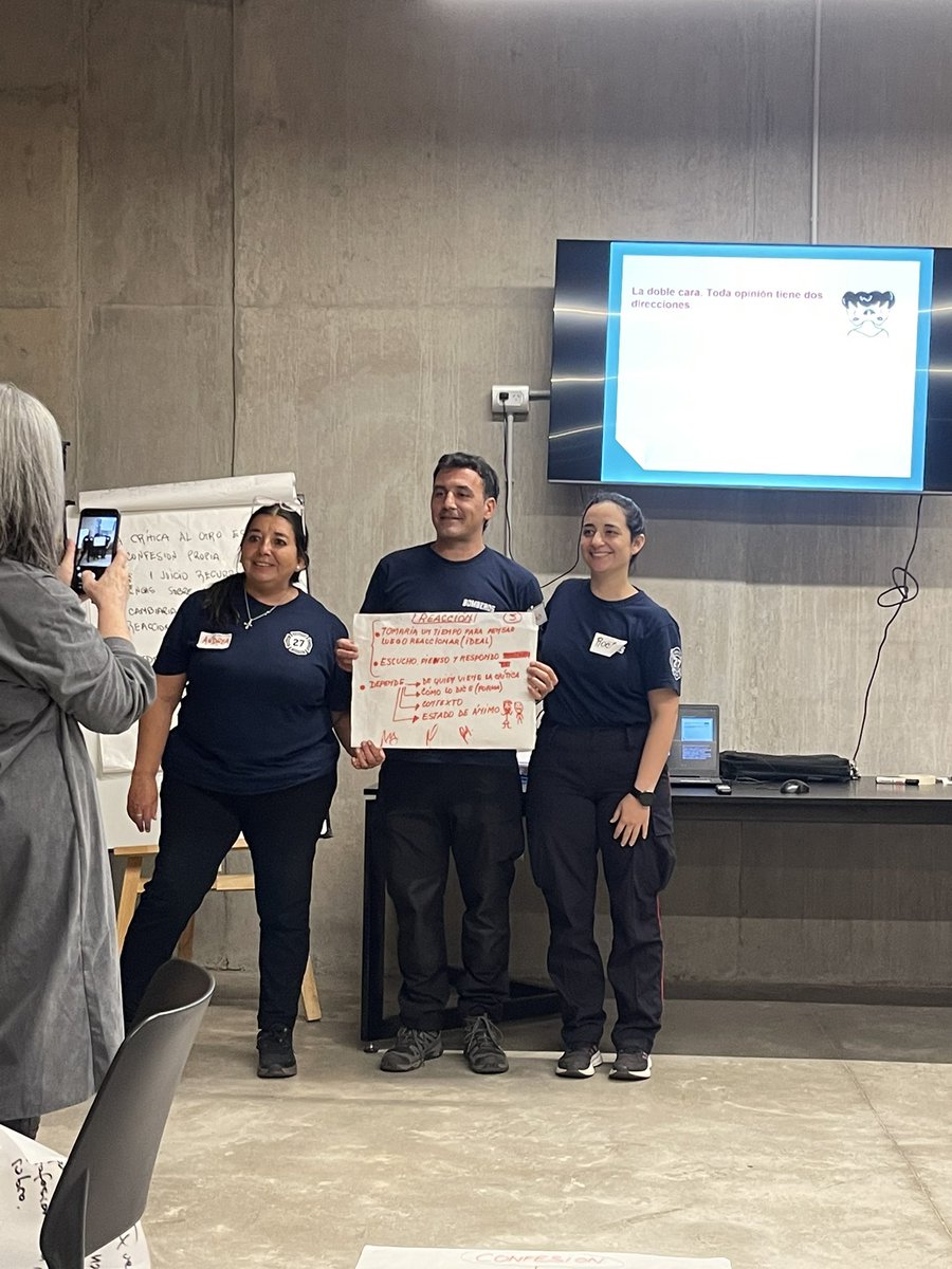 BombVolRosario's tweet photo. #Hoy mandos medios de nuestra Institución continuaron con la capacitación sobre Liderazgo y Coaching en el #MemorialSalta2141. La misma estuvo a cargo de la Coach Profesional Martu Repupilli.
#NuestraComunidad
#NuestroCompromiso
#GestionRRHH
#BomberosRosario
#NosNecesitamos https://t.co/zC6KHpoQ27