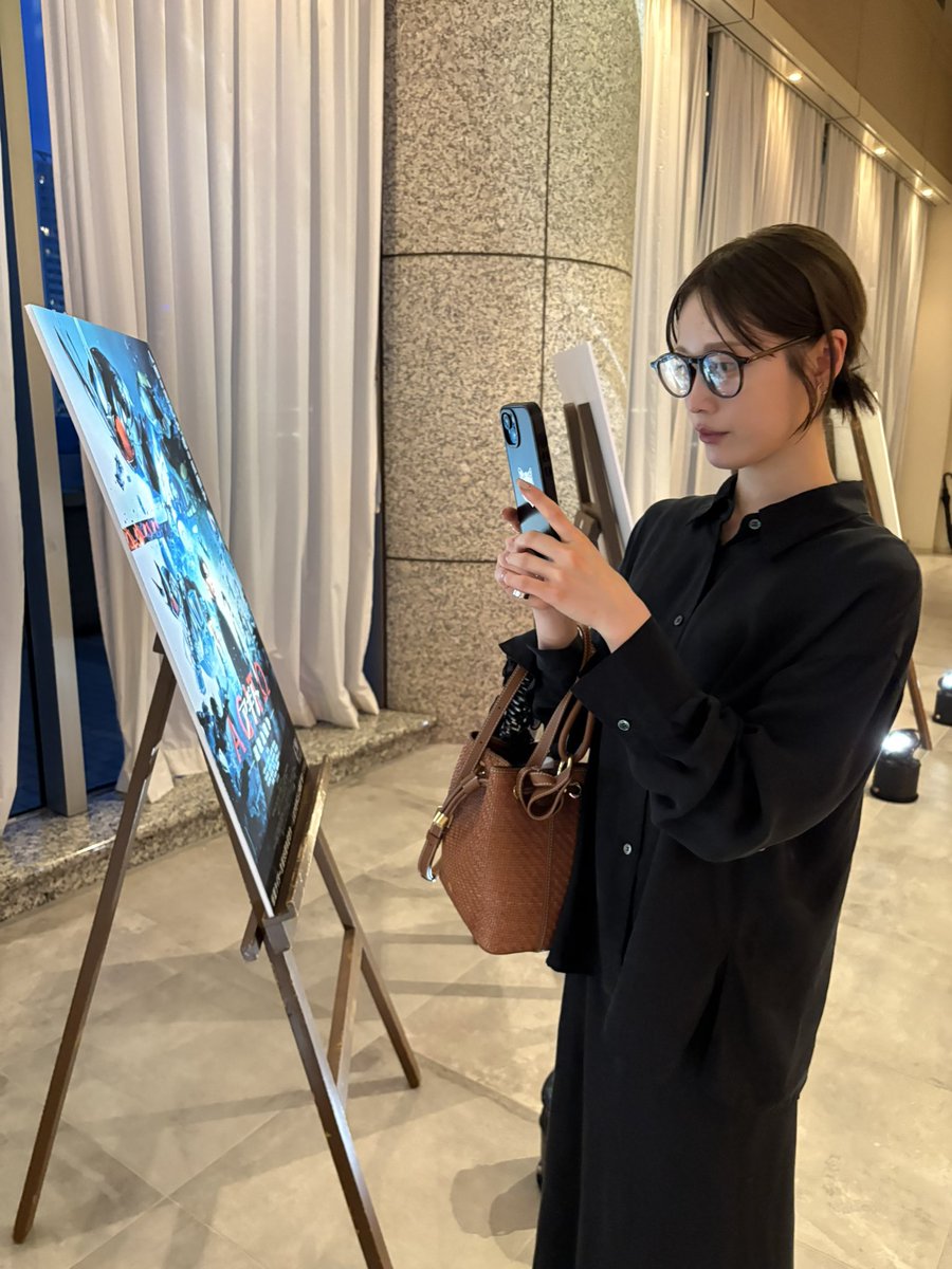 ヨコハマ国際映画祭のジャパンナイト。『チェイサーゲームW 水魚の交わり』の宣伝を、中村ゆりかさんと一緒にしてきました。　パーティは緊張します。パリピに生まれたかった…。