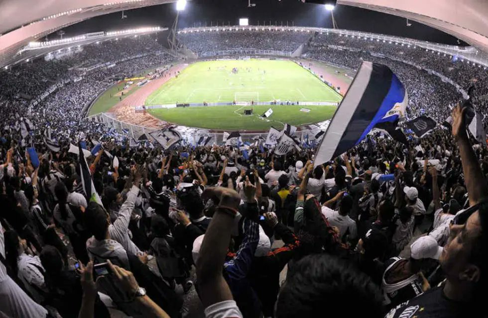 El tipo puede cambiar de todo: de cara, de casa, de familia, de novia, de religión, pero hay una cosa que no puede cambiar...no puede cambiar de pasión.

6 de Mayo, Día del hincha de Talleres.

Feliz día matadores 💙🤍