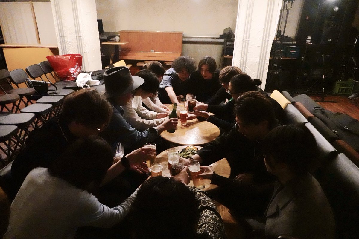 yosuke_kosuke's tweet photo. 終演後には
YouTuberの #ニシコリ
 #nishikori50000 
ロックバンド #VoiceConnect #ボイコネ
演劇制作チームの #Estagetopia
の若宮亮、女優の川本紗矢さん等も
駆けつけてくださりました。

#米原幸佑
#サカノウエヨースケ
#ヨースケコースケ https://t.co/zAJNPz6K6U