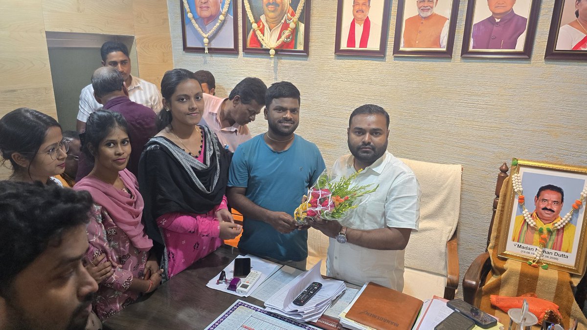 OSMAodisha's tweet photo. @MohanMOdisha @HFWOdisha @MahalingMukesh @SecyChief  @AyushmanNHA @JPNadda  @GJAY_Odisha @SamalManmohan7  ଗତ ୨/୦୫/୨୦୨୬ ରିଖ ଦିନ ଆମ ସଂଘ ର PMAM ମାନେ ବାଲେଶ୍ୱର ସଦର ବିଧାୟକ ଏବଂ ଶାସକ ଦଳର ଉପ ମୁଖ୍ୟ ସଚେତକ ମାନସ କୁମାର ଦତ୍ତ@manaskumardutta ସାର୍ ଙ୍କୁ ଭେଟି ଆମ ଦୁଃଖ ଅସୁବିଧା ବିଷୟରେ ଜଣାଇଲେ . https://t.co/4PLEoGk9LA