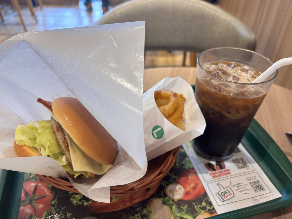 撮影の前に腹ごしらえするザンスよ‼️