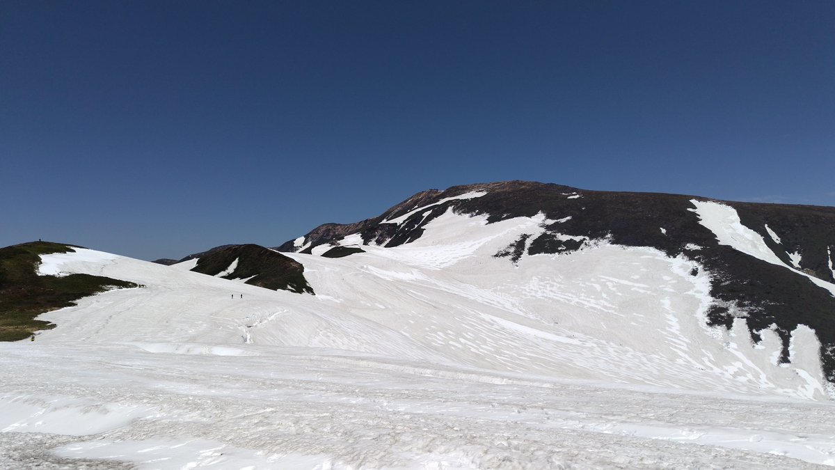 koukouRE5's tweet photo. まさに求めていた、、、晴れの #月山スキー場 #姥ヶ岳 からの鳥海山と庄内平野がっ、、、今、ここにっ！！(｀・ω・´)

月山も目の前にっ！！(｀・ω・´)

はっきり見えましたぁ〜。 https://t.co/WFSUIZ48CU