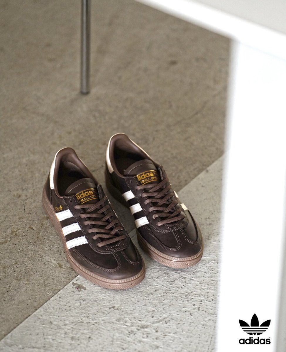 コーヒーブラウンのadidasかわいい☕️
adidas | Handball spezial "Brown"