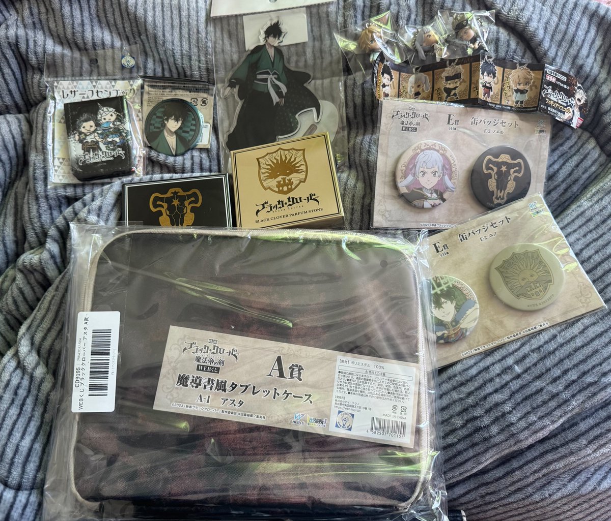 う*め様 ブラッククローバー　グッズまとめ売り 来た！！！！ついにメルカリで買ったブラッククローバーのグッズが届き