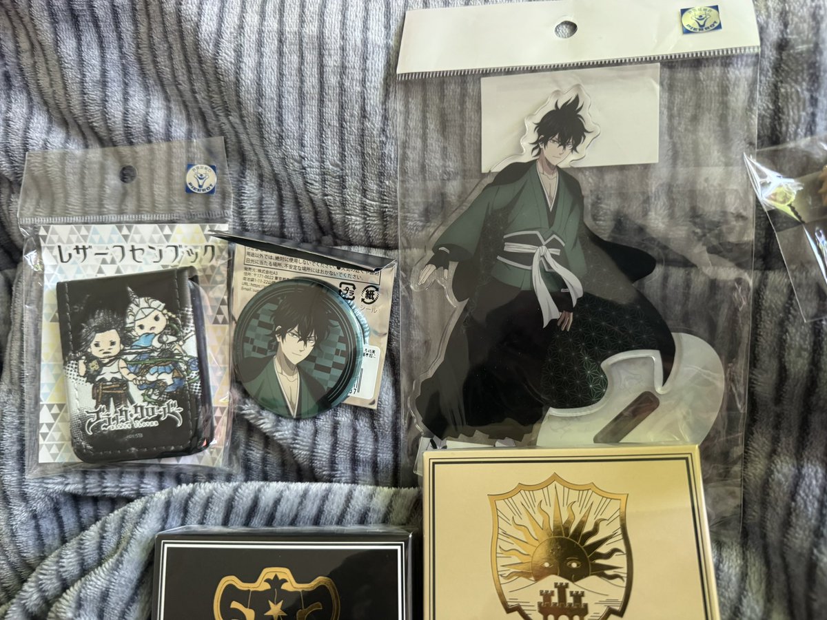 来た！！！！ついにメルカリで買ったブラッククローバーのグッズが届き