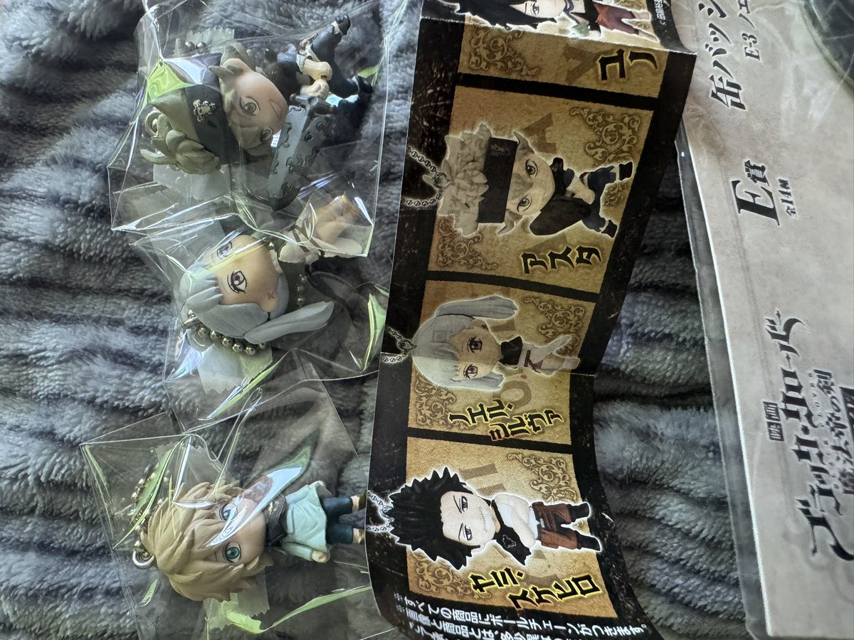 う*め様 ブラッククローバー　グッズまとめ売り 来た！！！！ついにメルカリで買ったブラッククローバーのグッズが届き