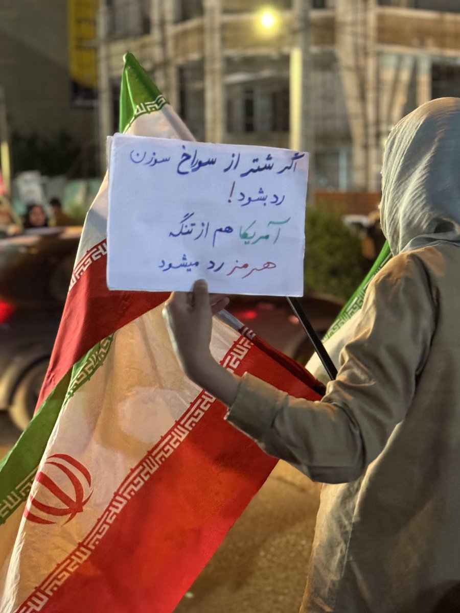 دست نوشته مردم اهواز

اگر شتر از سوراخ سوزن رد بشود
آمریکا هم از تنگه هرمز رد میشود