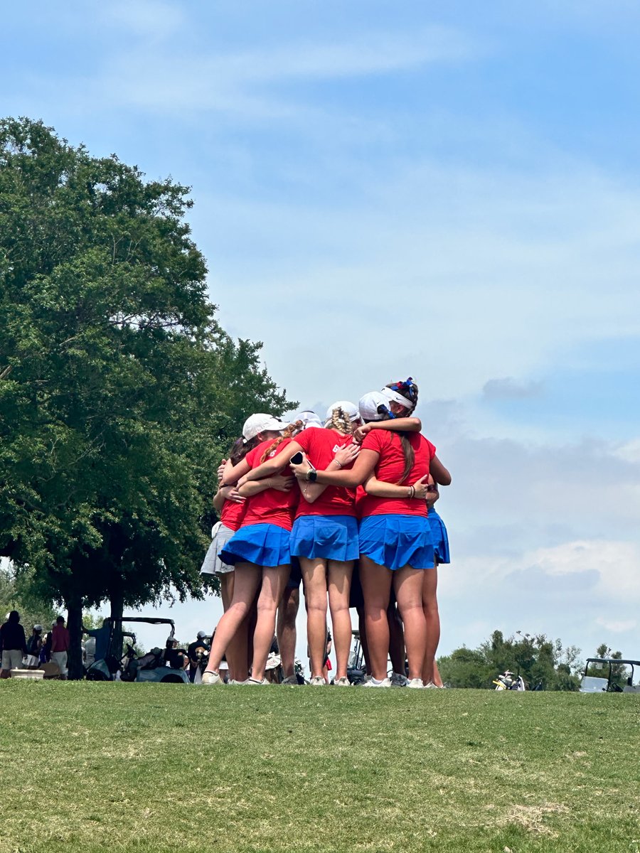 GHSMustangGolf's tweet photo. We finished 9th in the state. Our post game meeting on the putting green, away from everyone else, was full of snot filled crying, sharing stories of how proud each of us were of each other, where we were, what we went through &amp; why we were so grateful. Be proud Grapevine. I am. https://t.co/EnV1bhtZtJ