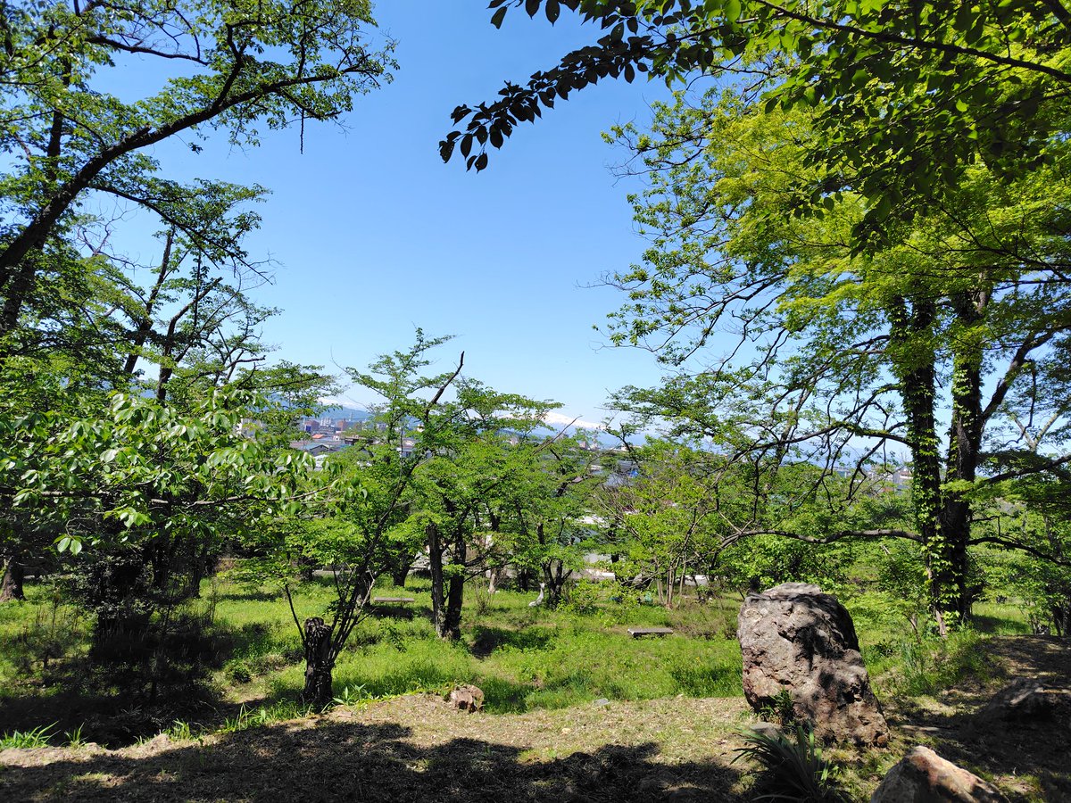 この令和の世になって、GWに地元の山でお弁当食べるなんてことあまり思いつかないな。