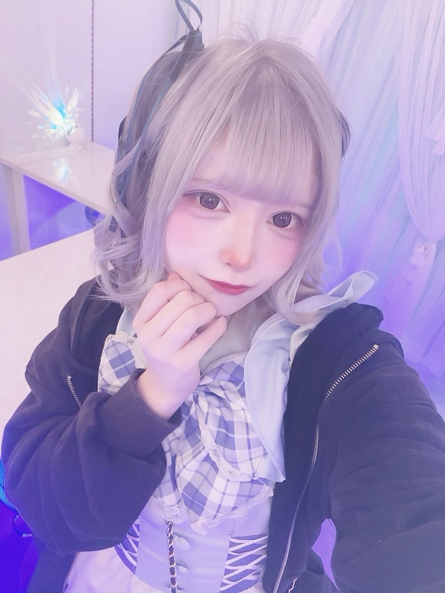 ろあ tweet media