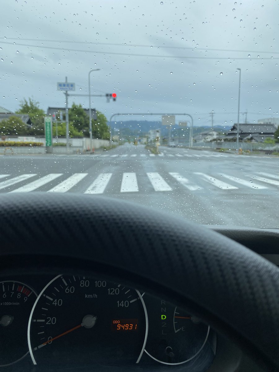 sa22c0310's tweet photo. また　雨☔
「明日　晴れ☀️やょー」の知り合いの言葉に　つられて😁　昨日の夜　まとめて洗車‼️
ポーターと　ワークスと　ディアス　
3台洗車したのに💦
また　☔️朝から雨😥 https://t.co/EJaKJpBFIw