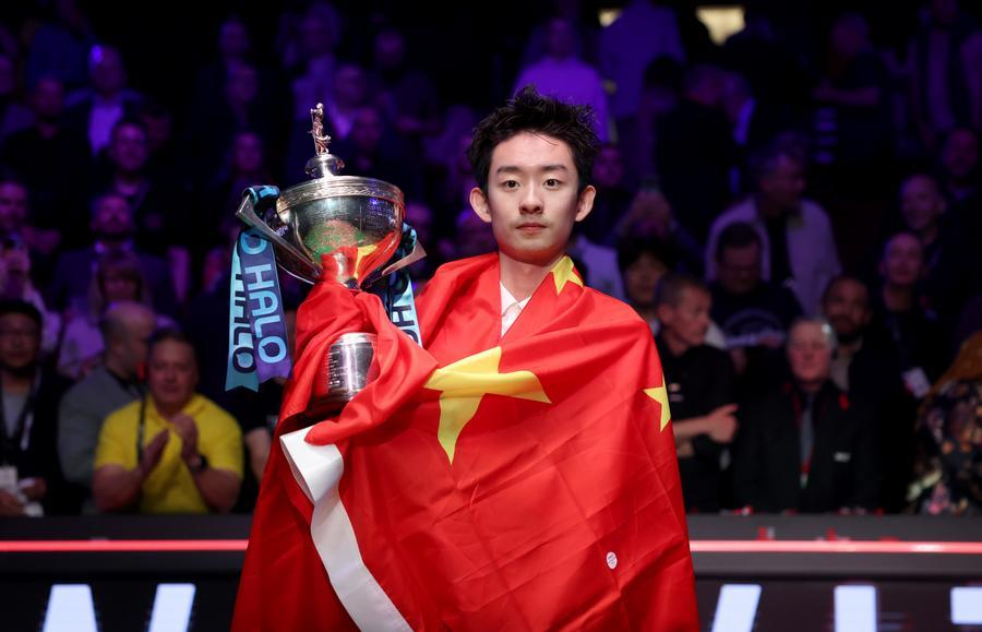 ChinaInPerson's tweet photo. Wu Yize (吴宜泽), 22, is a #Chinese snooker pro. Having taken up the #sport at the tender age of 7, he just became the 2nd Chinese player to claim the World #Snooker Championship in London, after Zhao Xintong’s (赵心童) 2025 triumph, as well as the 2nd-youngest winner in history! https://t.co/TBBulfrFur