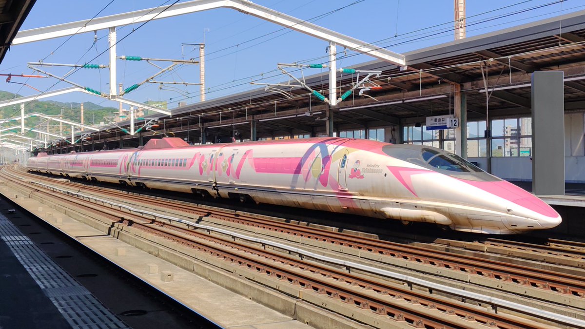 500系 ハローキティ新幹線
もうすぐ見納めなので見に行った。