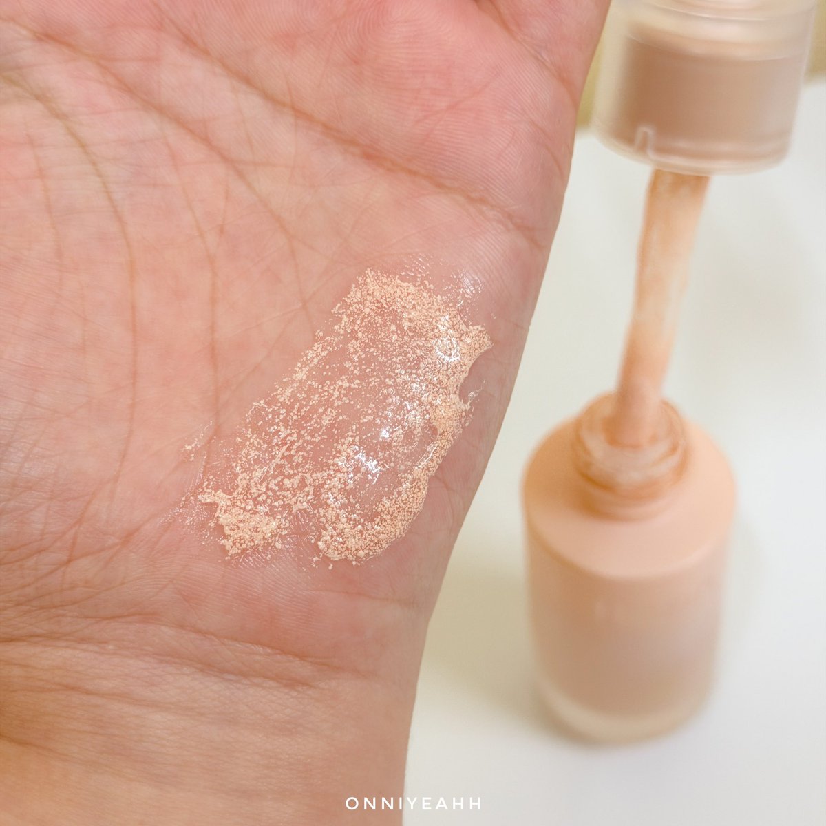 wch_reviews's tweet photo. เข้าใจแล้วทำไมขายดีอันดับ 1 Tone Up Serum ของ fleen เนื้อบางเบา ซึมไว เกลี่ยง่าย ลงเตรียมงานผิว ได้ผิวสวย ปรับสีผิวให้สว่างขึ้น หน้าเนียนเบลอรูขุมขนดีเลยอ่ะ ลงเมคอัพต่อติดทนสุดๆ💖 https://t.co/1z6PjYZgJY