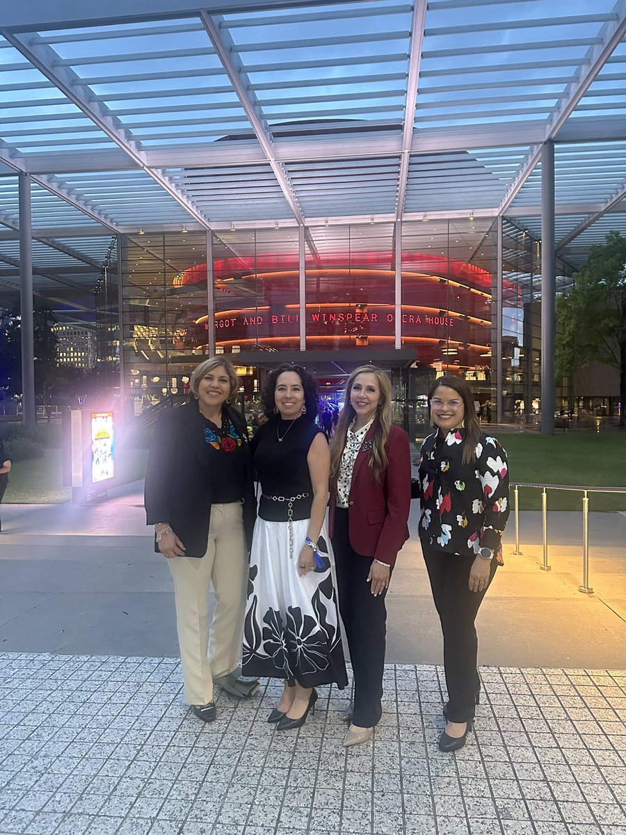 PathtoPinkston's tweet photo. We put students first in Dallas ISD! ❤️ What a great night of celebration! @Tanya_N_Shelton #RII https://t.co/EPAxWab2eo