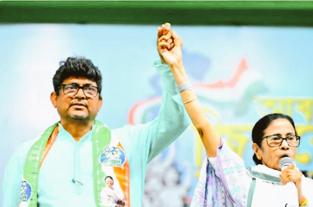 ये भी निपट गया 🔥

पुजाली नगरपालिका चेयरमैन अमिरुल शेख इस्लाम TMC के गुंडों को हथियार उपलब्ध कराता था...
इसके ऊपर कई केस दर्ज थे हथियार तस्करी के
लेकिन ममता का करीबी था तो किसी ने छुआ नहीं 

आज इसे कोलकाता एयरपोर्ट से दबोच लिया गया 

BSD का विदेश भागने चला था 🖐️