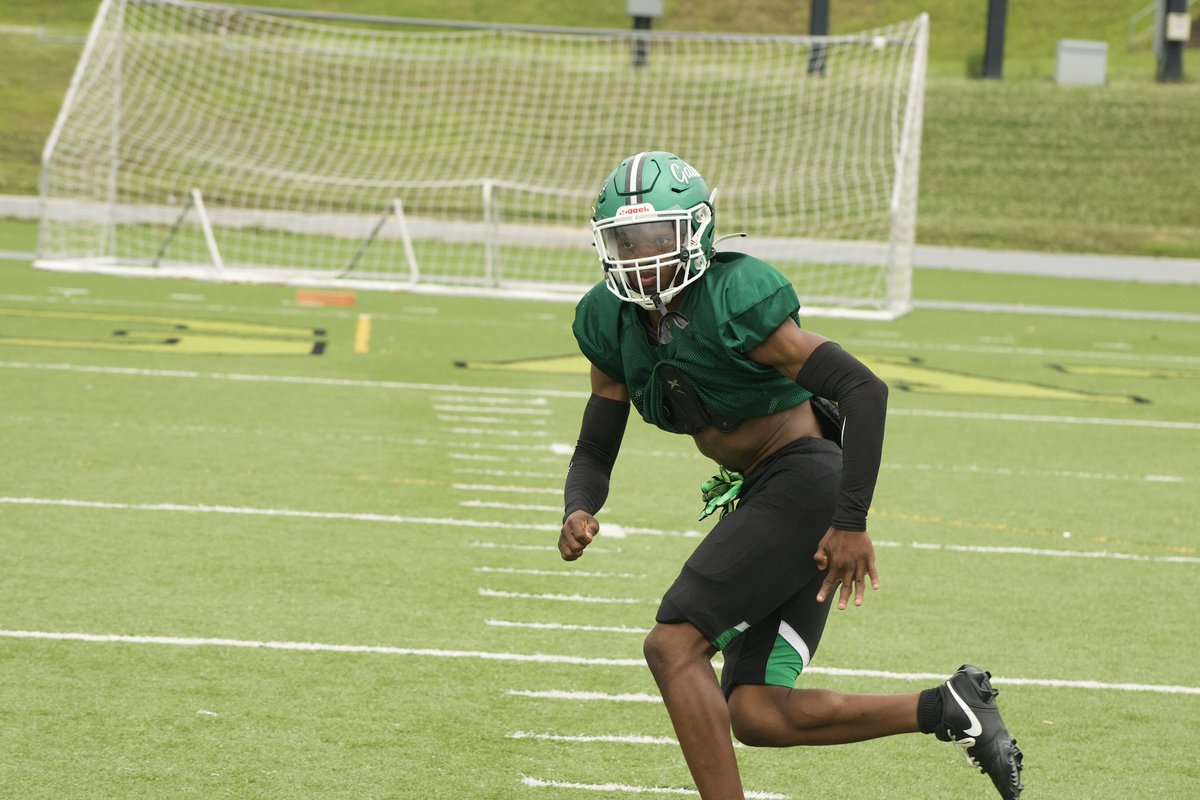 immjaylen's tweet photo. Spring ball in the SWAMP. 
@CoachPDUB_ @CoachLacey24 @CoachKnight36 
@LandonPrentiss6 @5CorbinWalker @Mesiahsims3 @12Jameswarfield @Jaylensmith724 @wallysscurry4 @JaydenYounger16 @deveyonbeard https://t.co/wyf89LhjFt