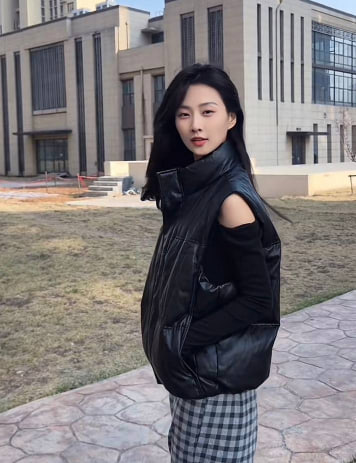 #网红 #抖音
全网热议抖音网红车模苏一宁最近网传十万陪睡事件据说只为养孩子 https://t.co/trIvUr4P4i