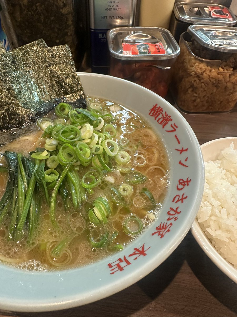 こんばんは。
横濱ラーメンあさが家本店になります。

夜の部始まってます。

昼の部はたくさんのご来店ありがとうございました。
ゴールデンウィーク最終日よろしくお願いします🙇
#あさが家　菊
#ramen_asagaya_u