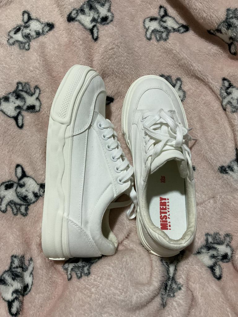 Peach450's tweet photo. ส่งต่อ รองเท้า ผ้าใบ mistery เบอร์39  250฿ส่งฟรี
#ส่งต่อรองเท้า #ส่งต่อรองเท้ามือสอง 
#ส่งต่อเสื้อผ้ามือสอง #เสื้อผ้า #เสื้อผ้าสภาพดีมือสอง #โล๊ะตู้ #ส่งต่อเสื้อผ้ามือสอง #ส่งต่อเครื่องสำอาง #รองเท้ามือสอง #mistery https://t.co/8MLccGCWiZ