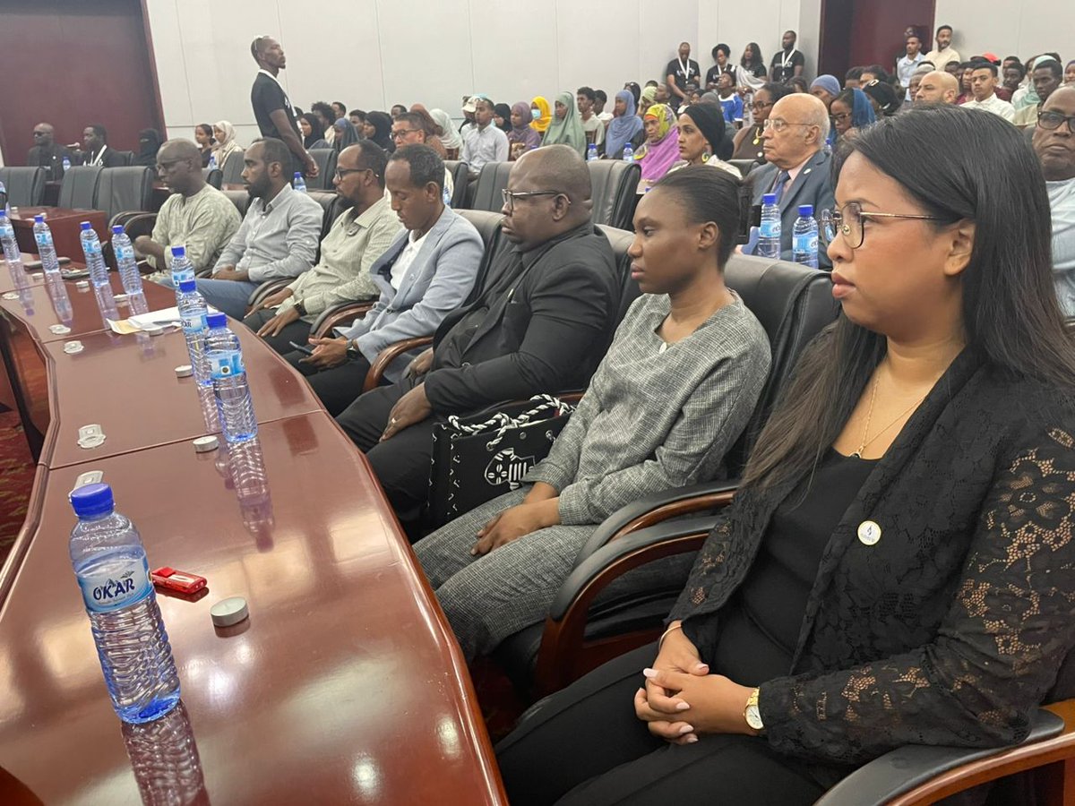 PalaisduPeuple's tweet photo. Dans la matinée du jeudi 23 avril 2026, trente deux ans après l'une des tragédies les plus sombres du XXe siècle, Djibouti s'est joint à la République du Rwanda pour rendre hommage aux victimes du génocide perpétré contre les Tutsis en 1994 a eu lieu au Palais du Peuple. https://t.co/DYfOjrBUxL