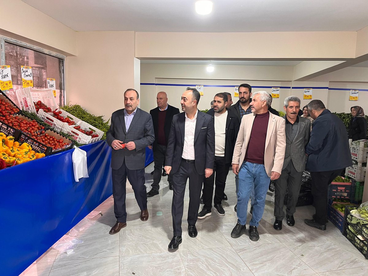 İlçe Başkanımız Sayın <a href="/Erhanayz13/">Erhan Ayaz</a> ve teşkilatımızla birlikte Yeşil Bahçe Manavı iş yerinin açılışına katıldık.

İlçemize kazandırılan her yeni işletme bizleri ayrıca mutlu etmektedir. Yeşil Bahçe Manavı’nın Tatvan’ımıza hayırlı olmasını diliyor, işletme sahiplerine bol ve