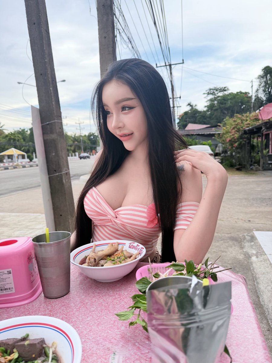 เนเน่ tweet media