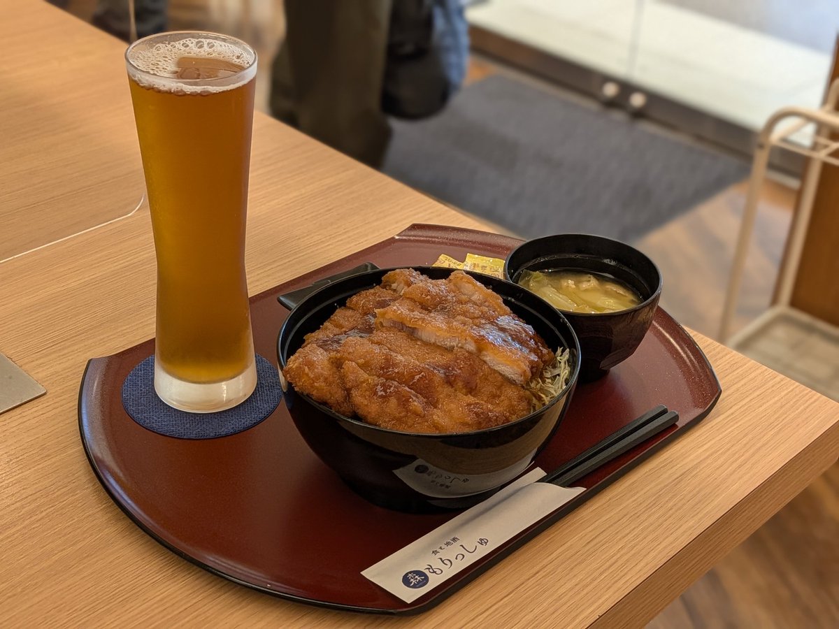 cooopop1's tweet photo. 下山＆♨️
既に駅に着いたがソースカツ丼思いのほかボリュームあり食欲はオーバーフローしました
新幹線は５時間後。食欲以外で何して過ごすか https://t.co/yUgD4U6da6