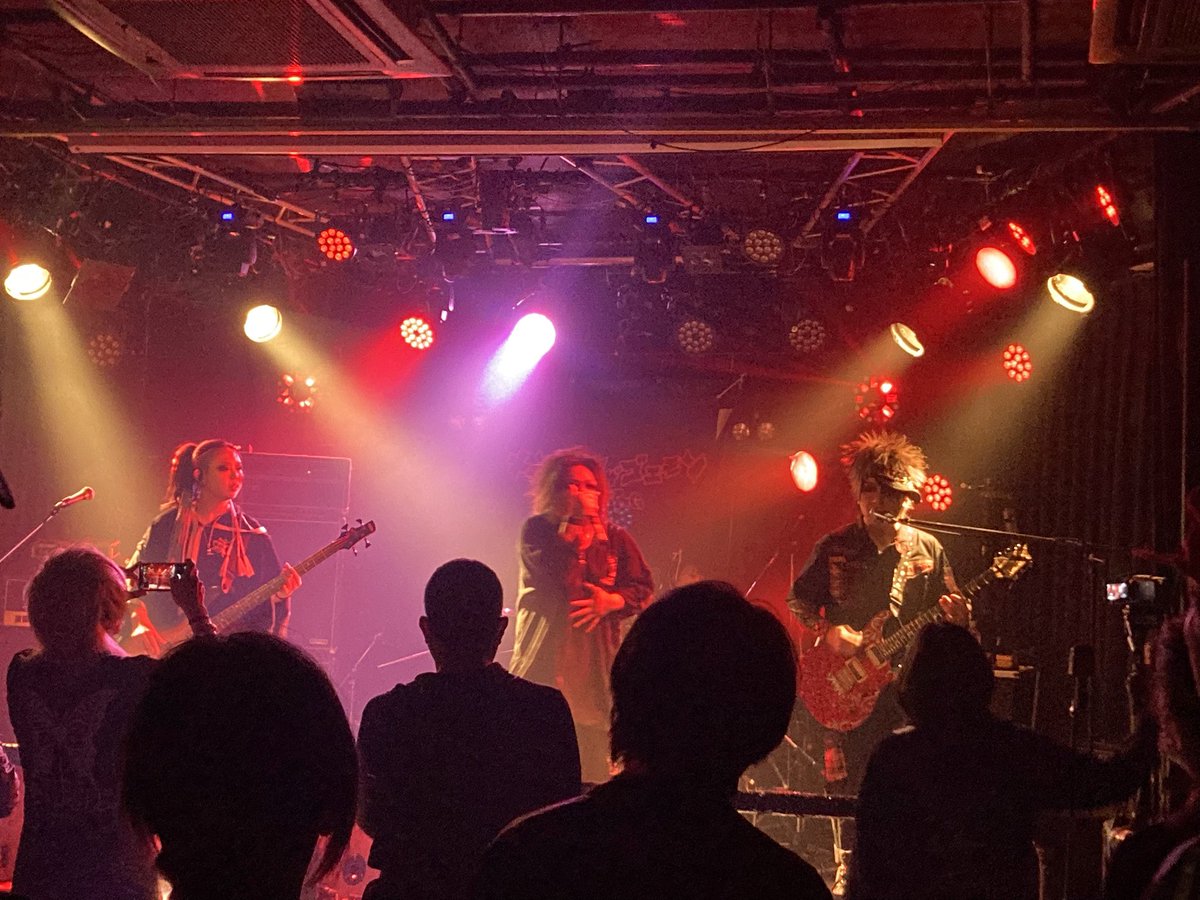 Miyuki_Ucchy's tweet photo. 自分の夜LIVE前に #柏ThumbUp hideトリビュートLIVEに参加して来た!٩( ᐛ )و撮らせていただいた写真の #JulienConcasser TAKEさんと絶対🦋零度さんの出番は観られないけど😭一番手の #mctg には間に合って良かった!同バンド左のBass〝AKi〟ちゃんと6/7池袋RED-ZoneでAvril+椎名林檎のコピバンやり〼 https://t.co/TM5X9FCKbK