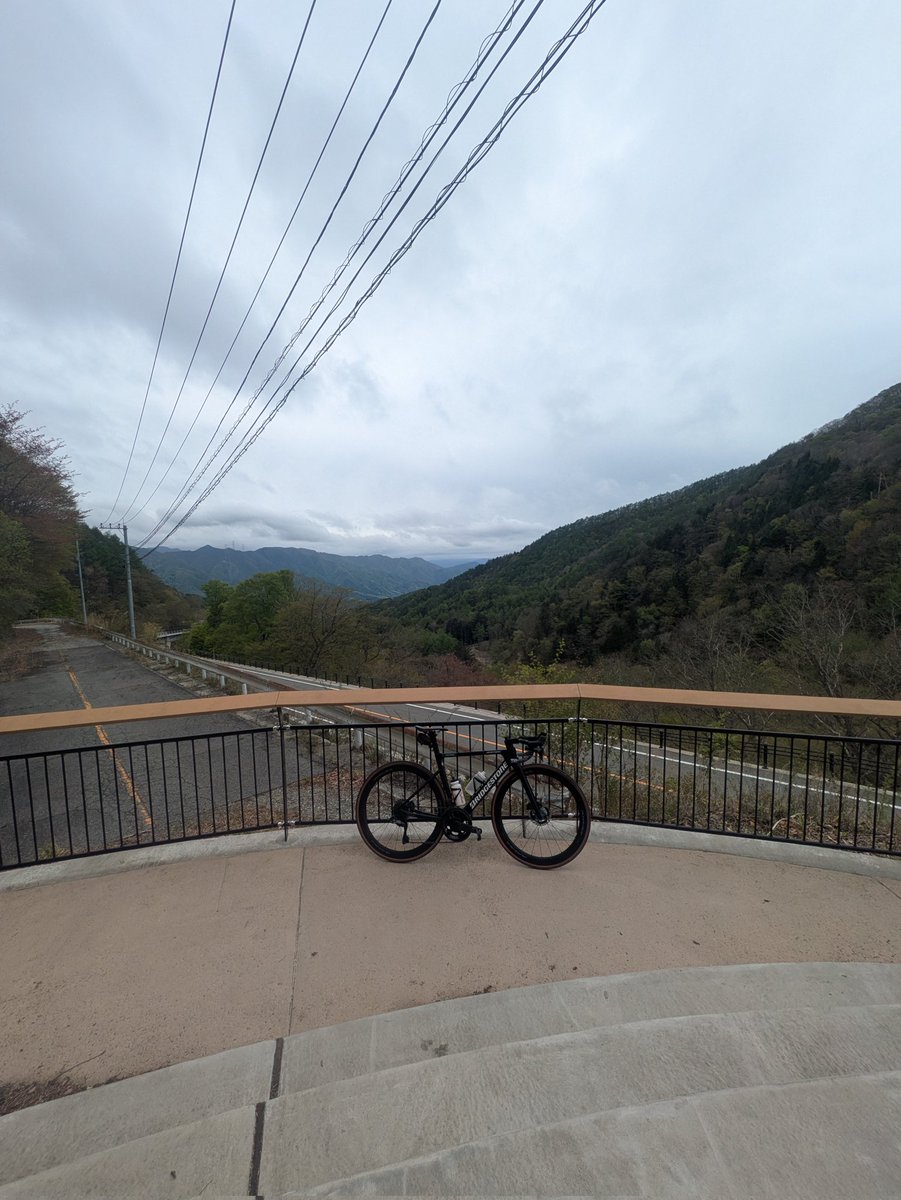 Shomi_mtb's tweet photo. 20号から帰る予定だったが、北野さんリスペクトで柳沢峠を越えて奥多摩を通るルートへ。
奥多摩湖水無かった https://t.co/zM2GgwU81X