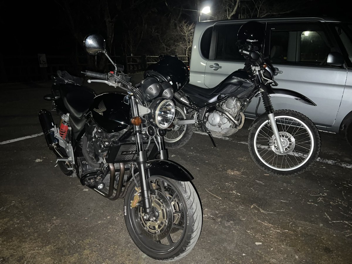cb400sfRevo2017年式売ります
走行距離25000km
70万　一時抹消済み　大阪からです
不具合一切無いです！現車確認も可能です！
工場内保管
毎月エンジン始動確認してます！
#バイク売ります
#車売ります
#単車売ります
#cb400sf売ります
#cb400sfrevo売ります
