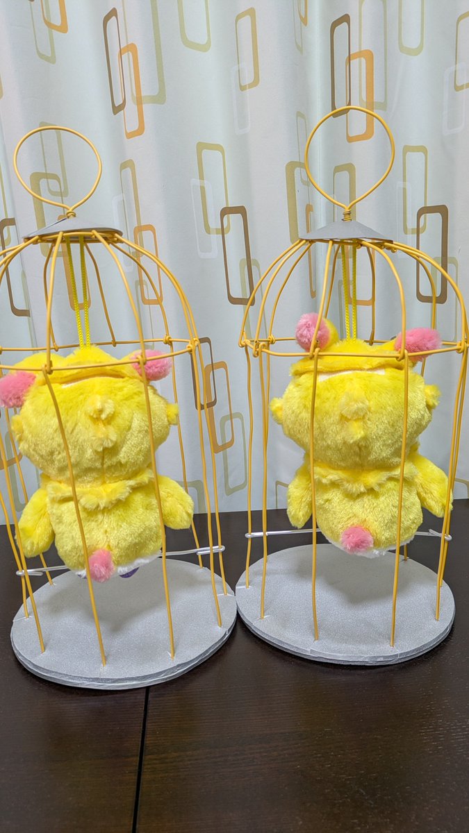 昔作ってイベントに何回か持っていって、部屋の隅にずっと置いておいたもの。
さすがに置き場所が無くなってきたので鳥籠部分は解体します。
この形は最後なので写真とっておく。