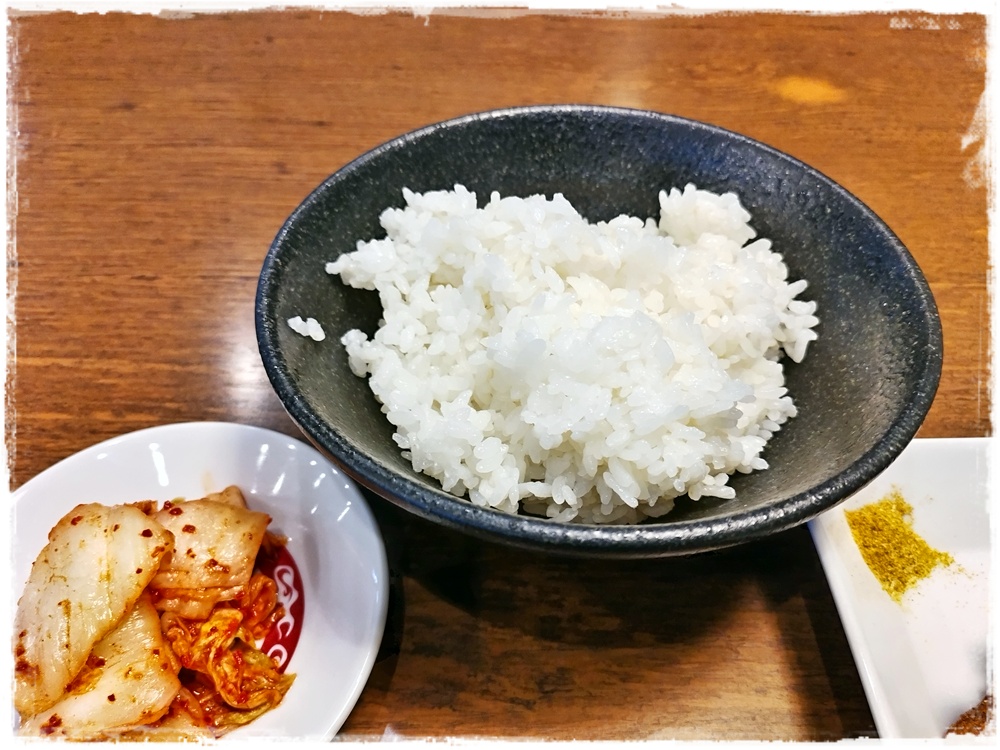 kuma3726's tweet photo. 今日のランチ
#白湯麺専門店丸福ラーメン守口店 さん
味玉鶏丸醤油^3^半からセット・一皿無料キムチ
初訪問❣丸福ラーメン 守口店 さん味玉鶏丸醤油＆半からセットおば🤗白濁したスープはクリーミーでまろやか♪細ストレート麺で(ﾟДﾟ )ｳﾏｰ!!ドロスープのラーメンも気になるね♪
#らーめん https://t.co/Jdg8tob6F6